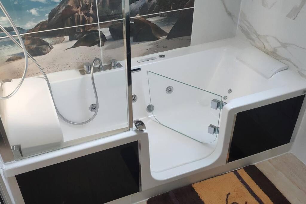 Appart. T2 De Luxe +Jacuzzi, Vue Mer Et Cote Plage ル・ゴジエ エクステリア 写真